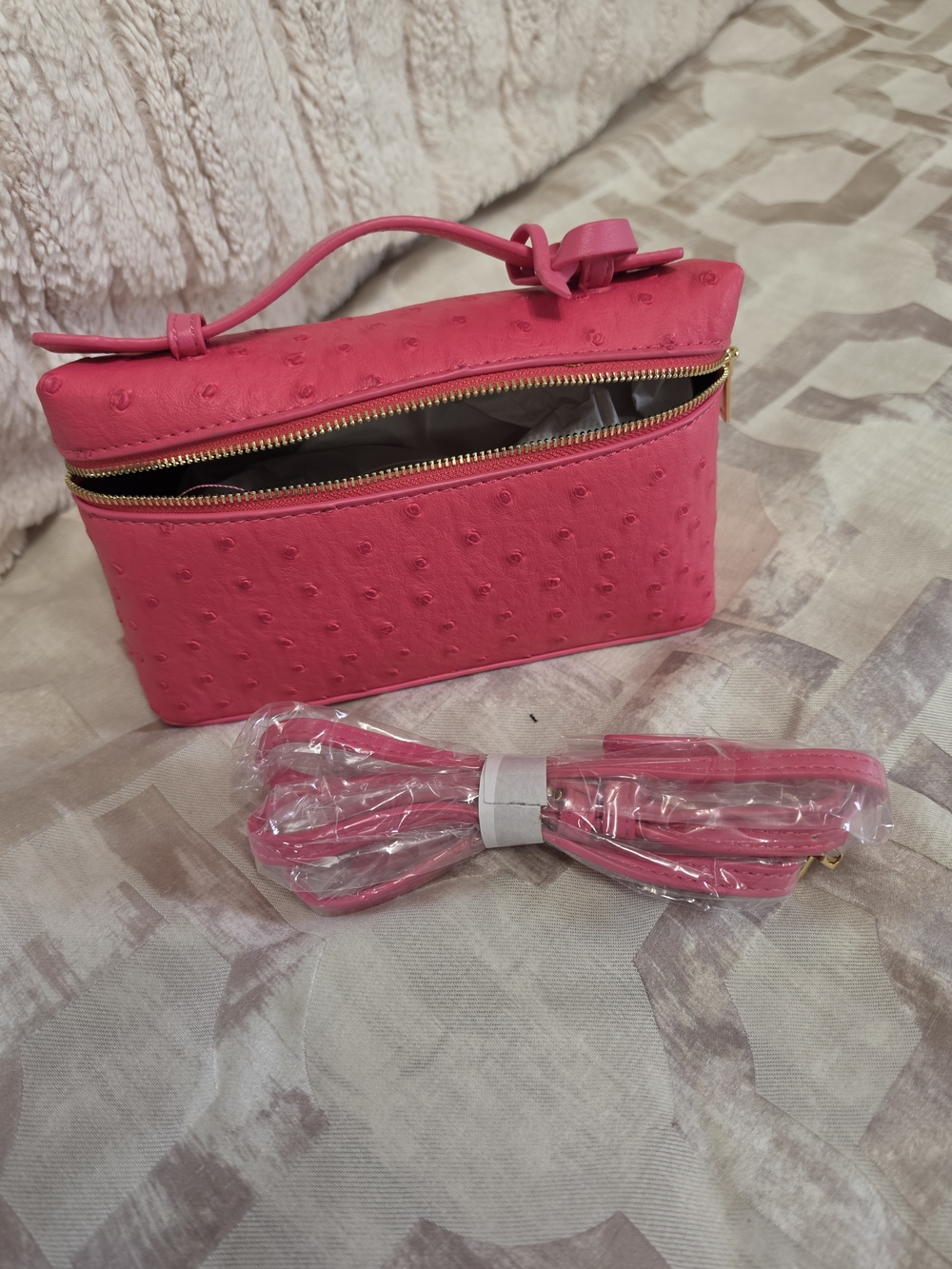 SHEIN Hot Pink Ostrich-Texture Mini Top Handle Bag with Gold Hardware - Picture 8 of 9